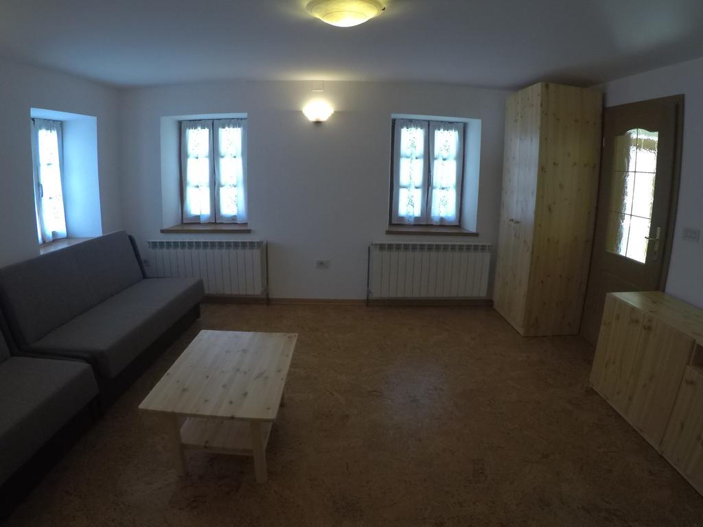 Lesjakova Domacija *