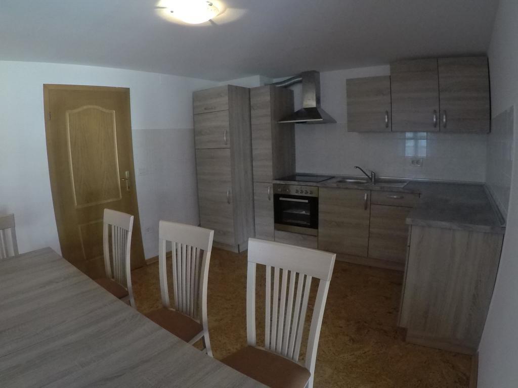 Lesjakova Domacija *